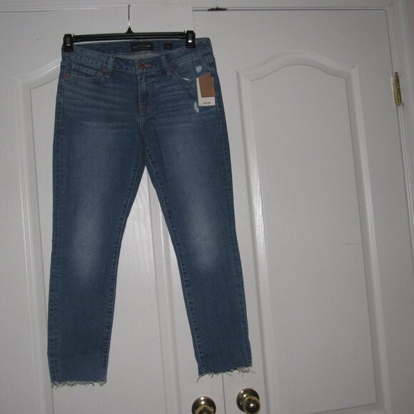 NWT LUCKY BRAND Lolita Crop Mid Rise Curvy Fit Raw Hem Jeans Size 4/27 - Picture 1 of 9